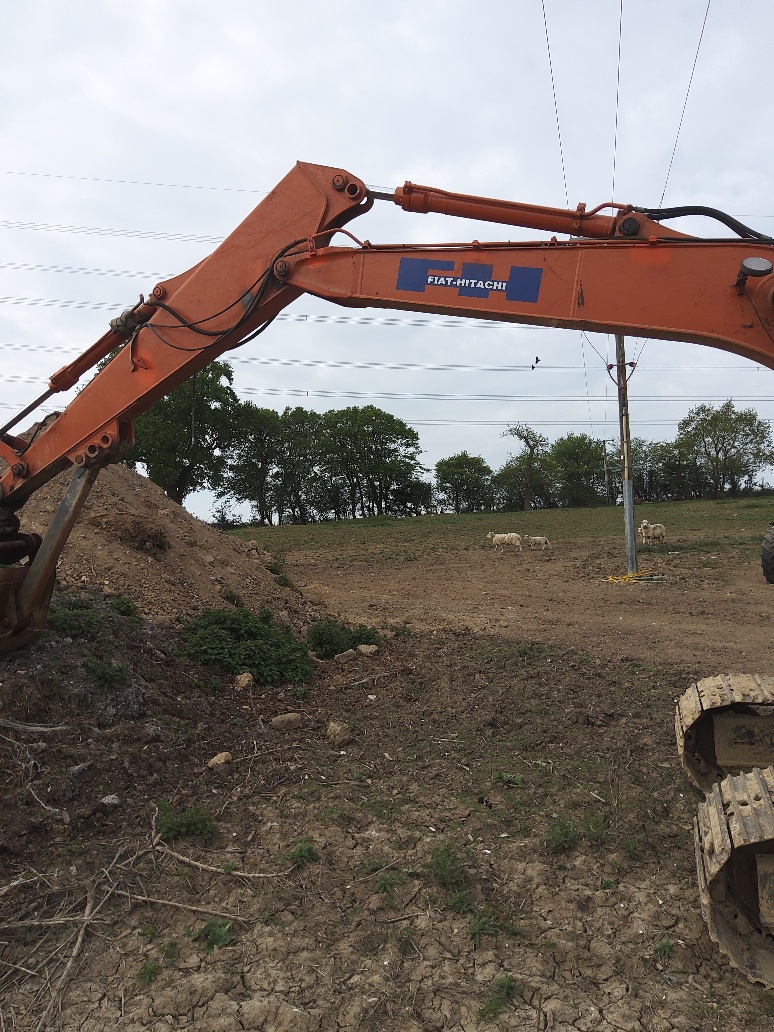 /photos/160006582220200427_Hitachi135 3.jpg